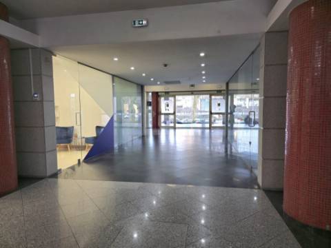 INVESTIMENTO | Loja Arrendada | Centro de Gondomar (Souto)