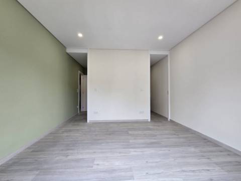 Apartamento T2 Remodelado | Lg Garagem | Localização Privilegiada