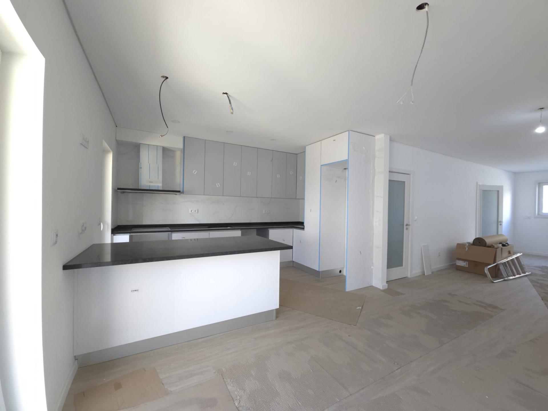 Moradia T3 | Fase Final de Remodelação | Valbom a 3 Min Porto