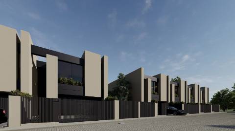 MORADIA 3 FRENTES EM CONSTRUÇÃO (3 SUITES)