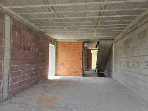 Moradia T3 de 3 Frentes (Em Pedreiro) - Fânzeres