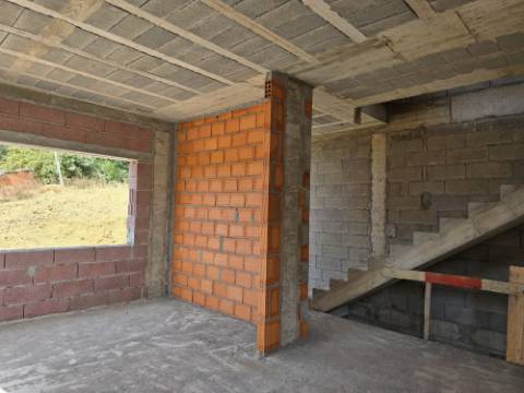 Moradia T3 de 3 Frentes (Em Pedreiro) - Fânzeres