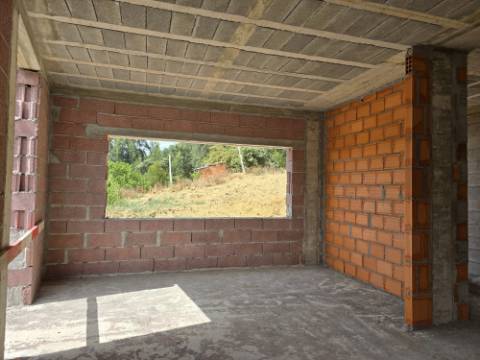 Moradia T3 de 3 Frentes (Em Pedreiro) - Fânzeres