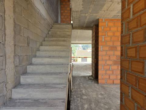 Moradia T3 de 3 Frentes (Em Pedreiro) - Fânzeres