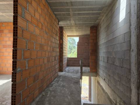 Moradia T3 de 3 Frentes (Em Pedreiro) - Fânzeres