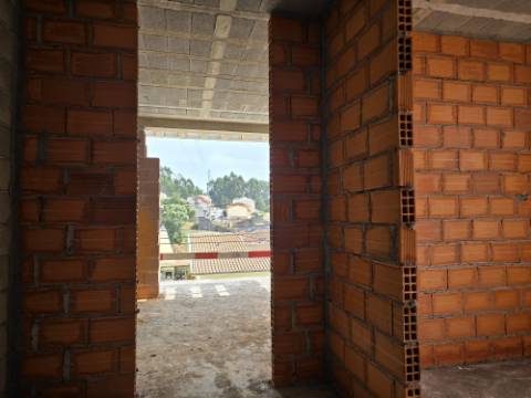 Moradia T3 de 3 Frentes (Em Pedreiro) - Fânzeres