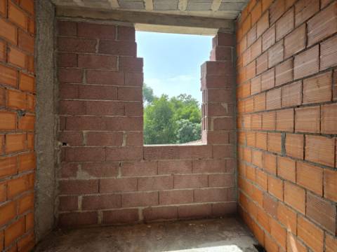 Moradia T3 de 3 Frentes (Em Pedreiro) - Fânzeres