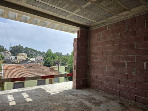 Moradia T3 de 3 Frentes (Em Pedreiro) - Fânzeres