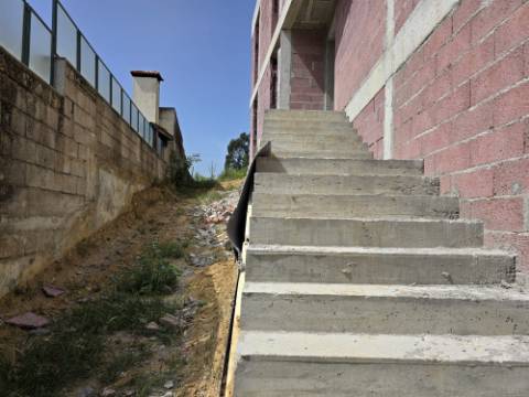 Moradia T3 de 3 Frentes (Em Pedreiro) - Fânzeres