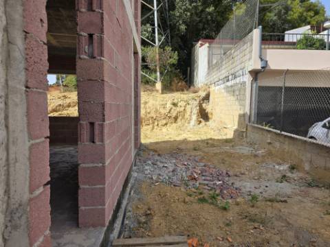 Moradia T3 de 3 Frentes (Em Pedreiro) - Fânzeres