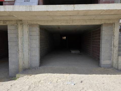 Moradia T3 de 3 Frentes (Em Pedreiro) - Fânzeres