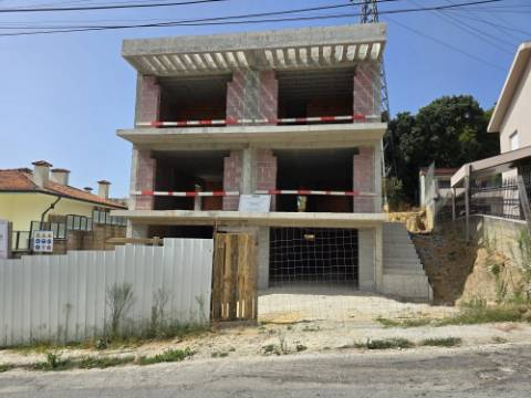 Moradia T3 de 3 Frentes (Em Pedreiro) - Fânzeres