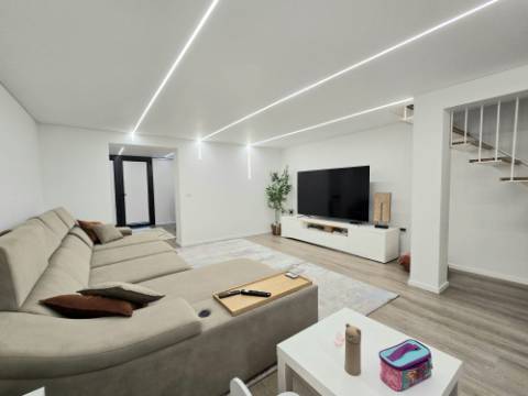 Moradia T3 Completamente Remodelada - Fânzeres