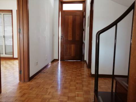 Moradia T4 de 3 Frentes | Ao IC29/A43 | 4 min Freixo Porto