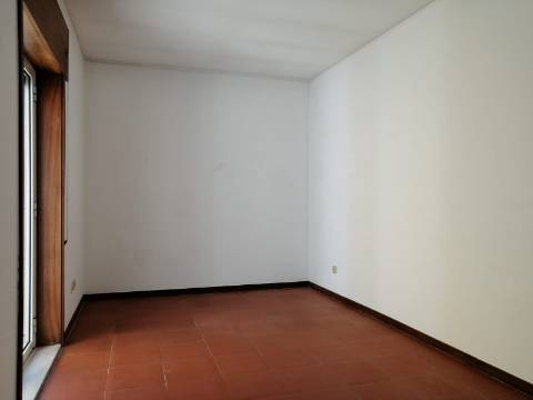 Moradia T4 de 3 Frentes | Ao IC29/A43 | 4 min Freixo Porto