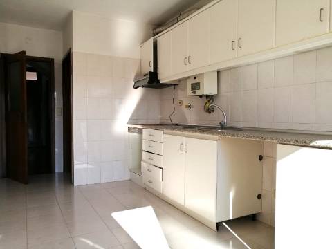 Moradia T4 de 3 Frentes | Ao IC29/A43 | 4 min Freixo Porto