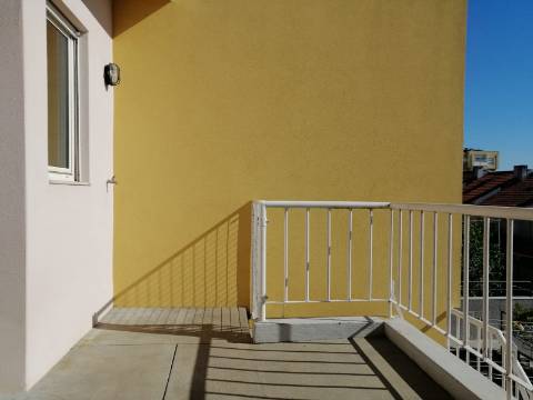 Moradia T4 de 3 Frentes | Ao IC29/A43 | 4 min Freixo Porto