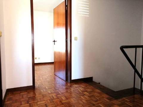 Moradia T4 de 3 Frentes | Ao IC29/A43 | 4 min Freixo Porto