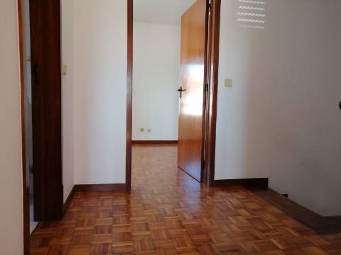 Moradia T4 de 3 Frentes | Ao IC29/A43 | 4 min Freixo Porto