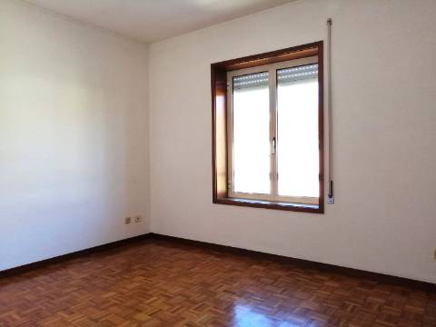 Moradia T4 de 3 Frentes | Ao IC29/A43 | 4 min Freixo Porto