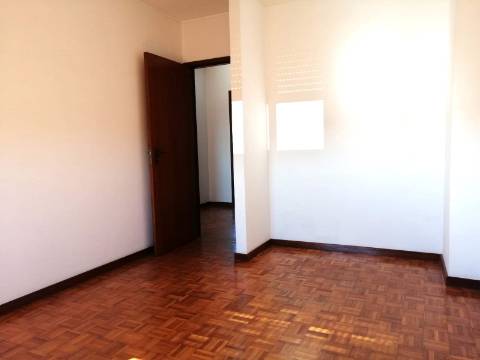 Moradia T4 de 3 Frentes | Ao IC29/A43 | 4 min Freixo Porto