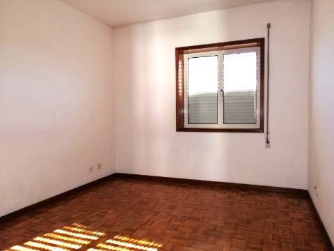 Moradia T4 de 3 Frentes | Ao IC29/A43 | 4 min Freixo Porto