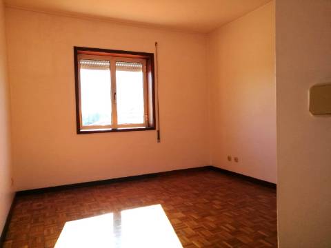 Moradia T4 de 3 Frentes | Ao IC29/A43 | 4 min Freixo Porto