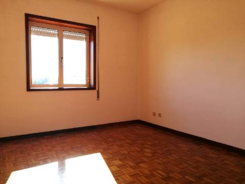 Moradia T4 de 3 Frentes | Ao IC29/A43 | 4 min Freixo Porto