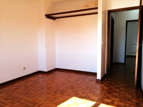 Moradia T4 de 3 Frentes | Ao IC29/A43 | 4 min Freixo Porto