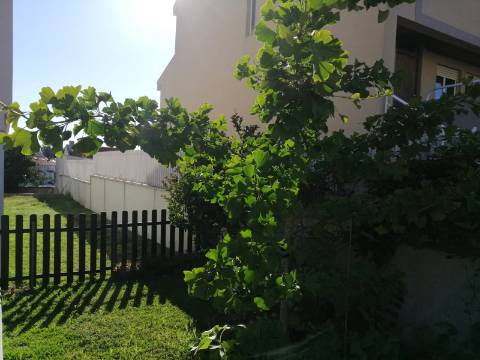 Moradia T4 de 3 Frentes | Ao IC29/A43 | 4 min Freixo Porto