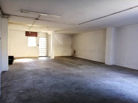 Moradia T4 de 3 Frentes | Ao IC29/A43 | 4 min Freixo Porto