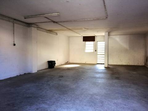 Moradia T4 de 3 Frentes | Ao IC29/A43 | 4 min Freixo Porto