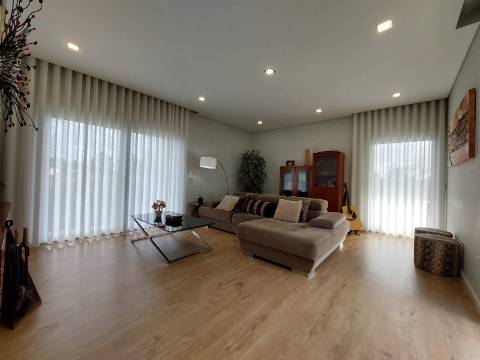 Moradia T3+1 Térrea | Jovim | 10 min Porto