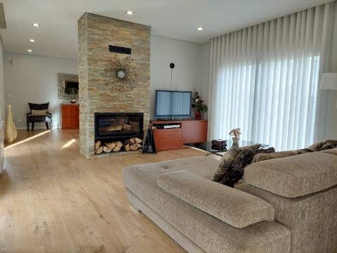 Moradia T3+1 Térrea | Jovim | 10 min Porto