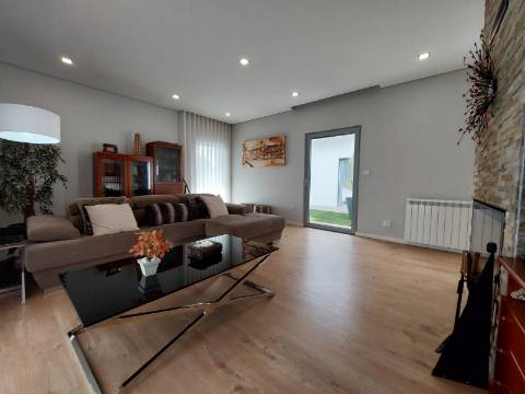 Moradia T3+1 Térrea | Jovim | 10 min Porto