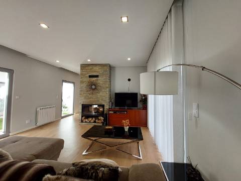 Moradia T3+1 Térrea | Jovim | 10 min Porto