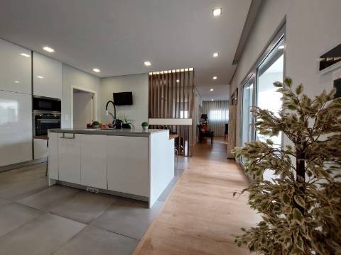 Moradia T3+1 Térrea | Jovim | 10 min Porto