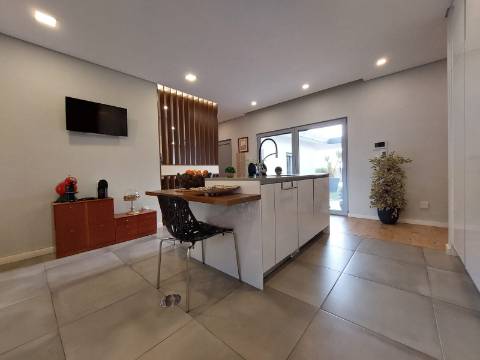 Moradia T3+1 Térrea | Jovim | 10 min Porto