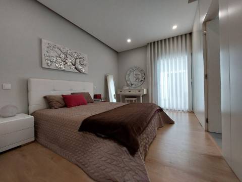 Moradia T3+1 Térrea | Jovim | 10 min Porto