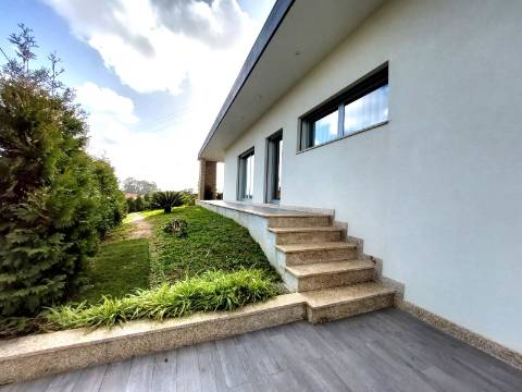 Moradia T3+1 Térrea | Jovim | 10 min Porto