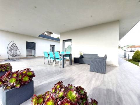 Moradia T3+1 Térrea | Jovim | 10 min Porto