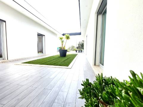 Moradia T3+1 Térrea | Jovim | 10 min Porto