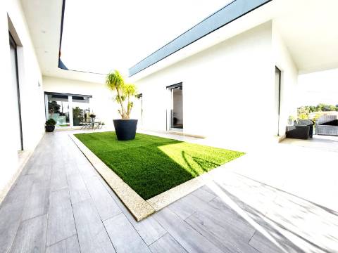 Moradia T3+1 Térrea | Jovim | 10 min Porto