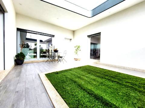 Moradia T3+1 Térrea | Jovim | 10 min Porto