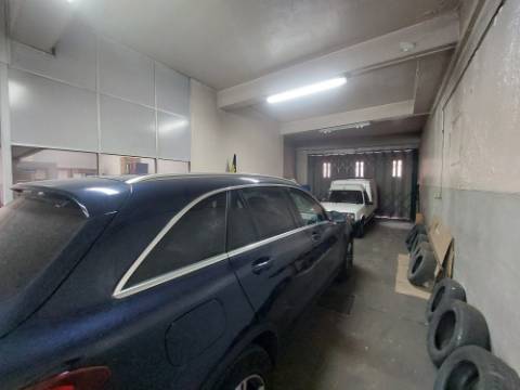 Armazém / Garagem em Costa Cabral (510m2)