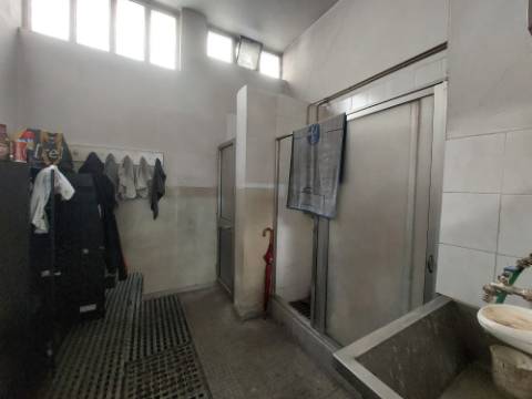 Armazém / Garagem em Costa Cabral (510m2)