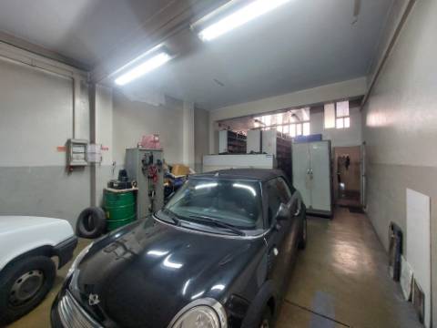 Armazém / Garagem em Costa Cabral (510m2)