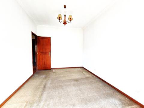 T3 de 3 Frentes | Próximo Estação Comboios Rio Tinto