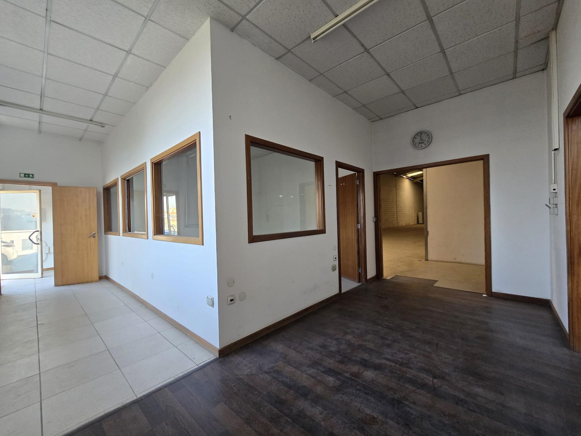 Armazém 630 m2 - SÃO PEDRO DA COVA