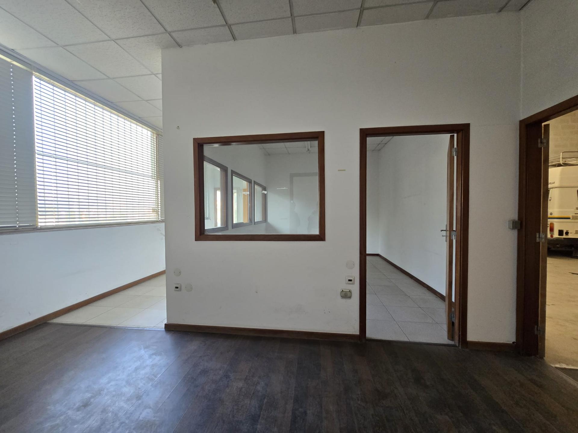 Armazém 630 m2 - SÃO PEDRO DA COVA